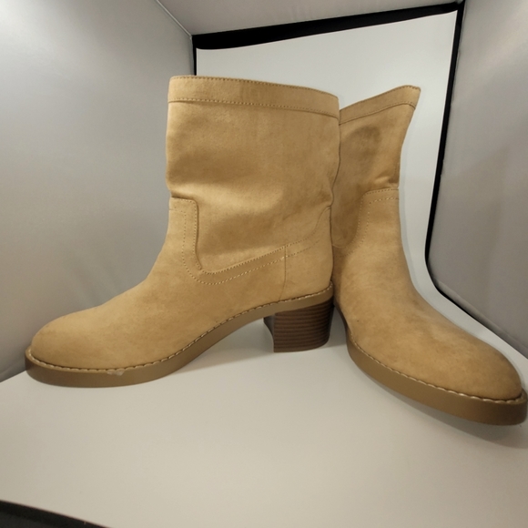 NWOT-❤️- LOFT- LIGHT TAN PULL ON BLOCK HEAL BOOTS-SIZE 9 - Picture 8 of 9